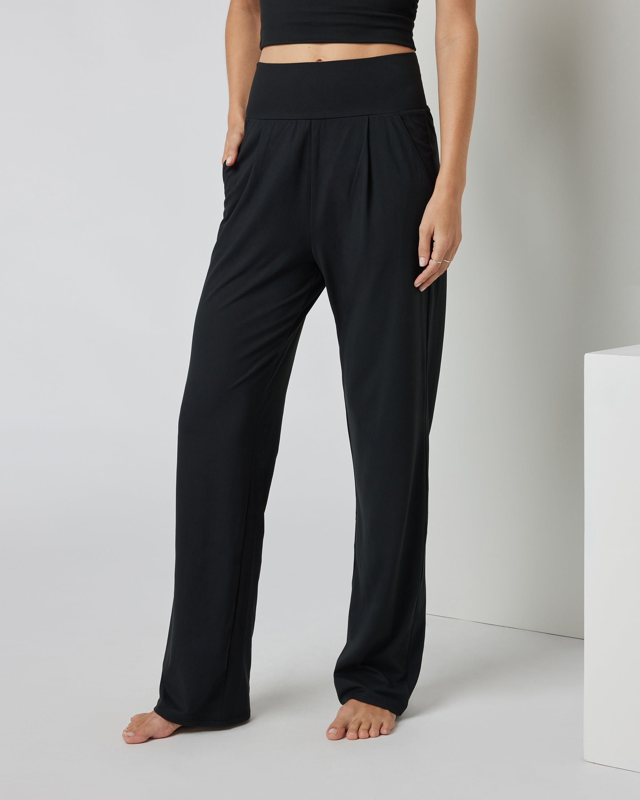 Lux At Ease Straight | Black