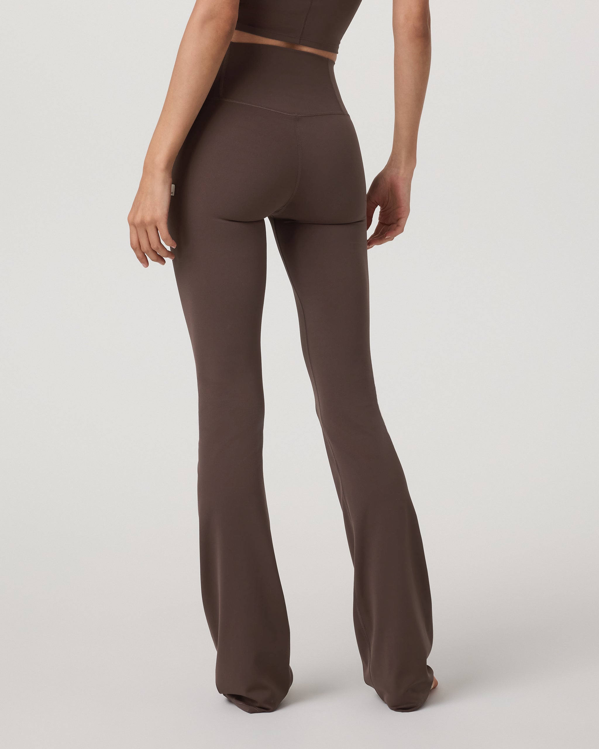Vuori AllTheFeels™ Slim Flare - Short | Java - Image 3