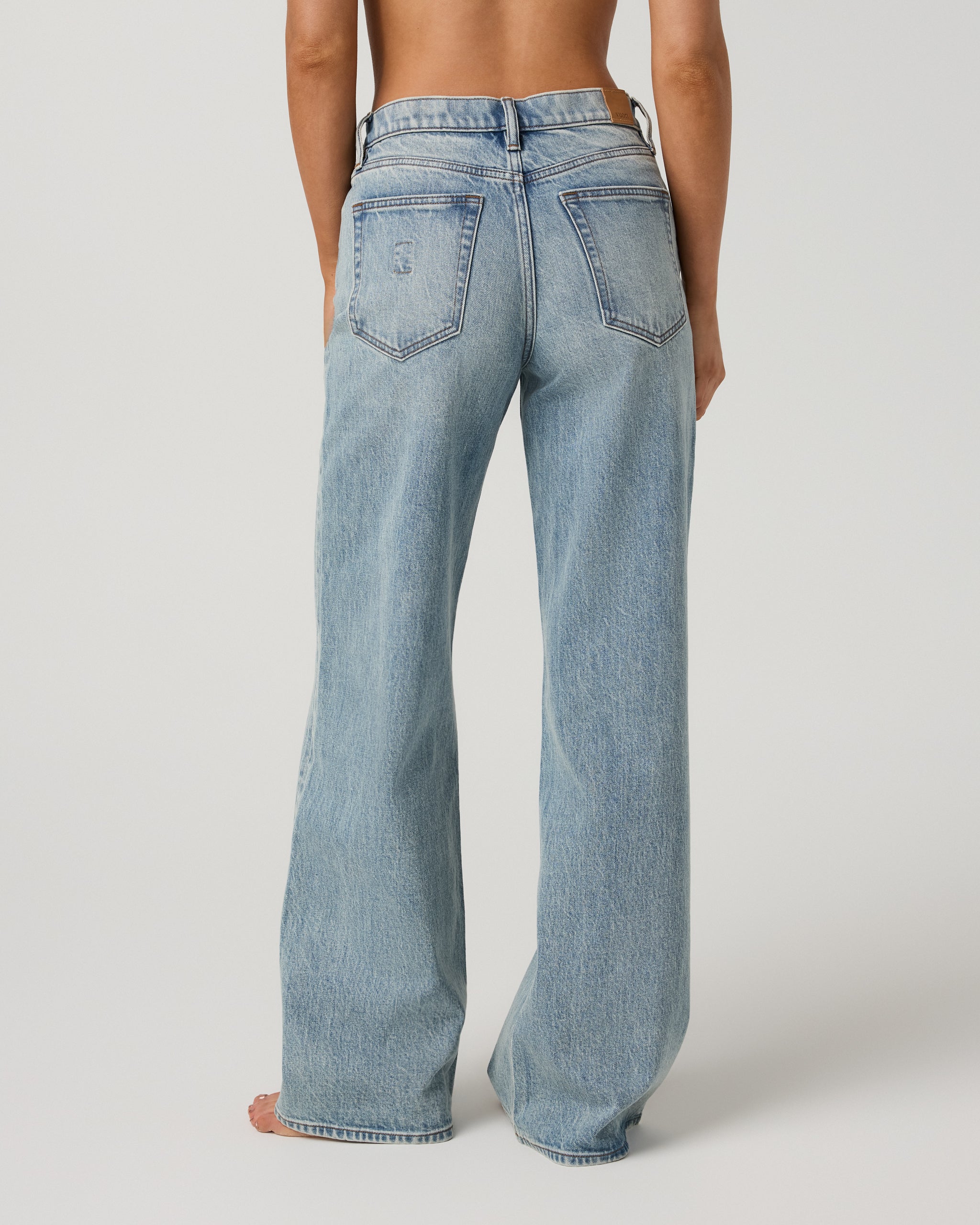 Women's Vuori Vintage Wideleg Jean | Light Wash Indigo Denim - Image 3