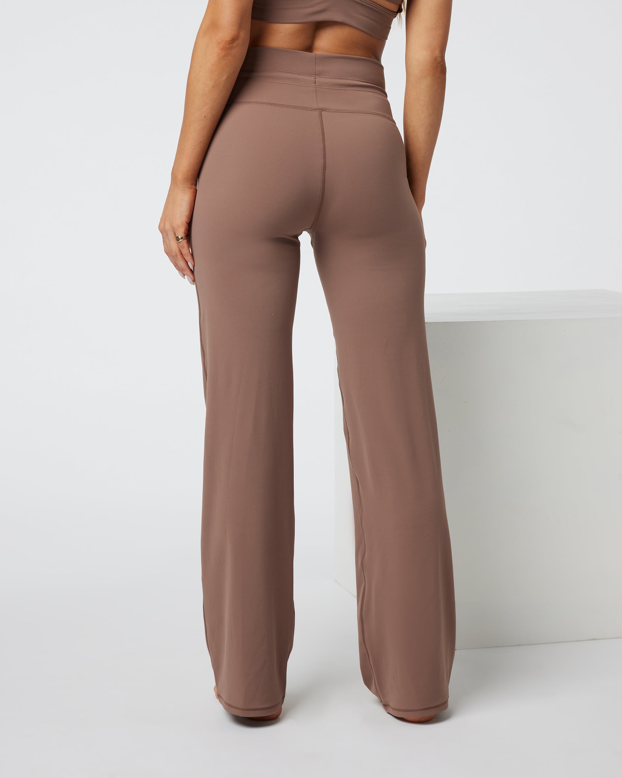 Daily Wideleg | Clove - Image 3